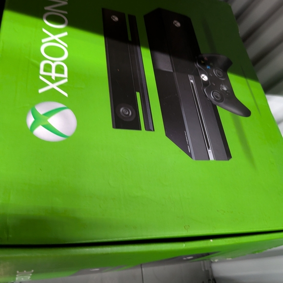 XBOX ONE 500GB Model 1540/1520 W/ Extra Games